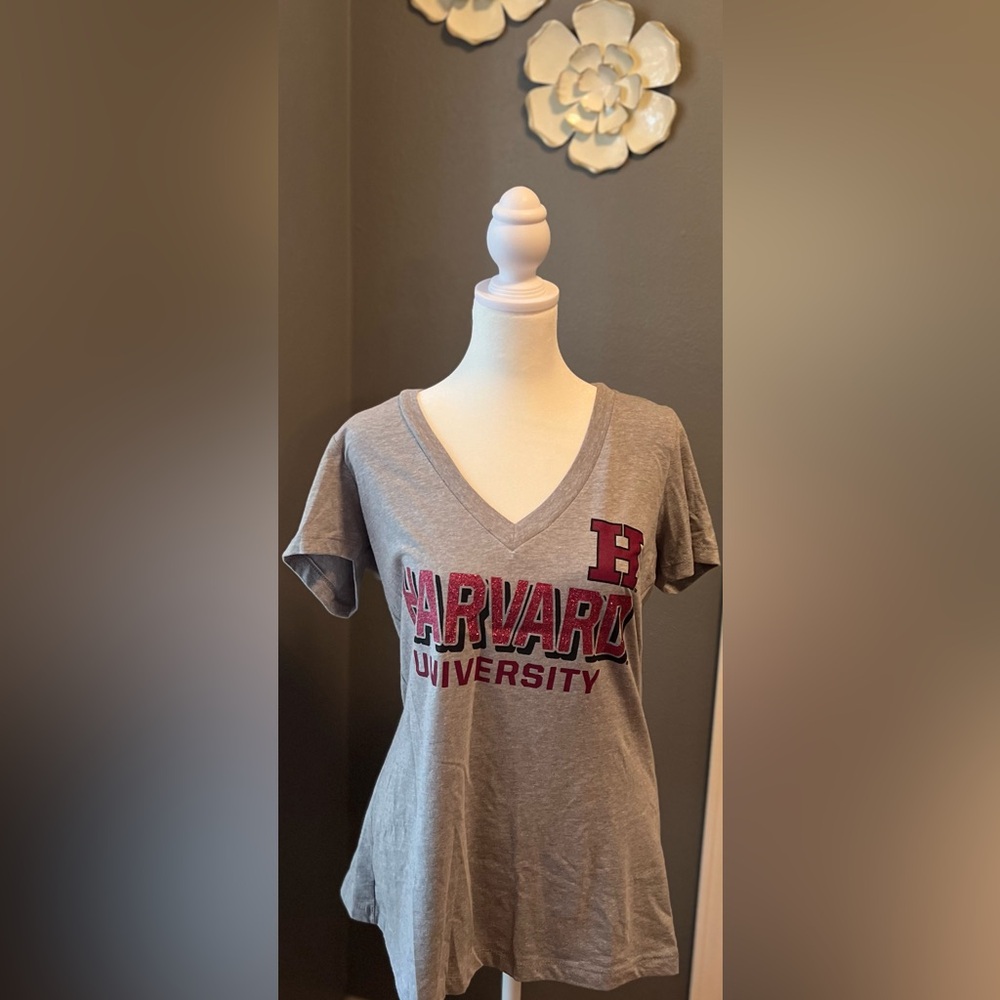Collegiate T-shirt (Harvard). Size XL
